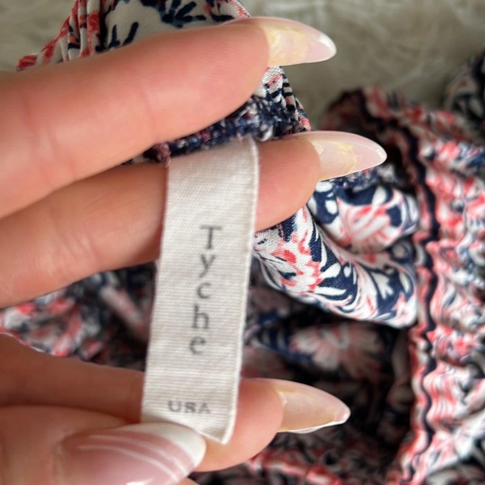 Design Patterned Shorts - Picture 3 of 4